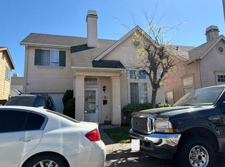 964 Village Cir, Oakland, CA 94607