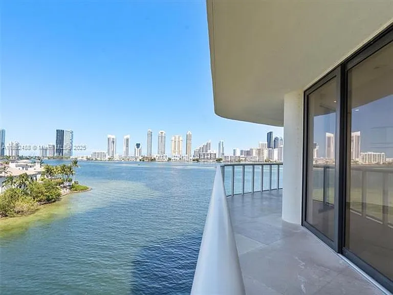 4000 Island Blvd #606 — Photo 35