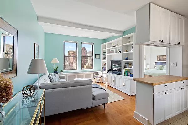 2nd image of 20 W 72nd St #1606