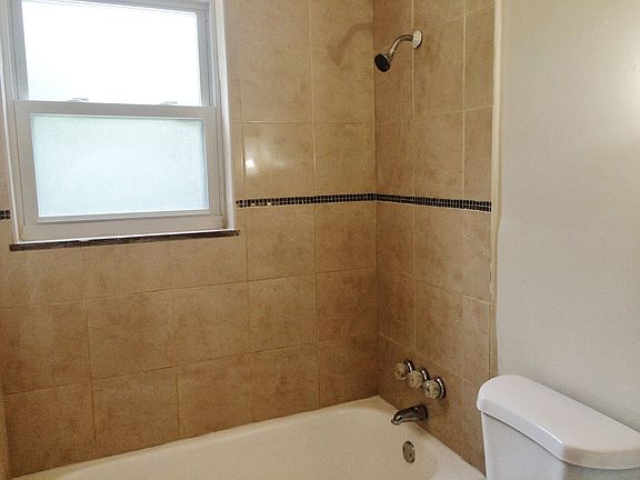 3rd image of 824 Perry Hwy #7