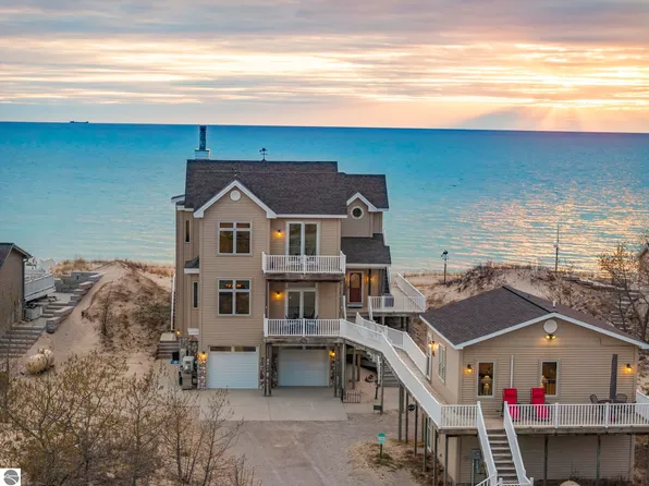 14421 N Cathead Bay Dr, Northport, MI 49670
