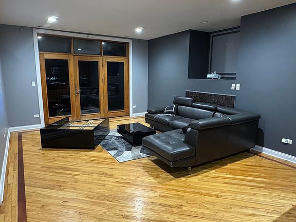 4th image of 3921 S Indiana Ave Unit 4N