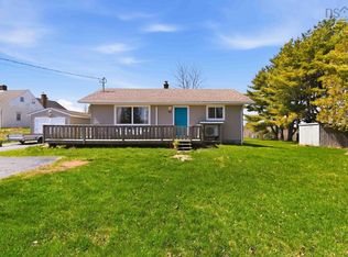 99 Northfield Rd, Lunenburg, NS B0J1E0