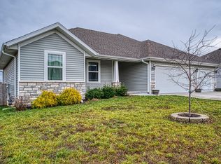 1668 N Feather Crest Dr, Nixa, MO 65714