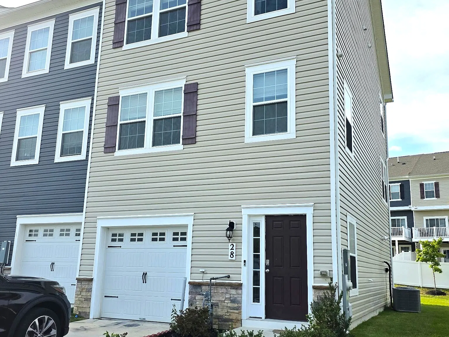5 bed, 1969 sqft, $3,000 — Photo 1