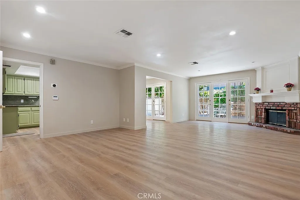 3 bed, 2.5 bath, 1868 sqft, $4,550 — Photo 4