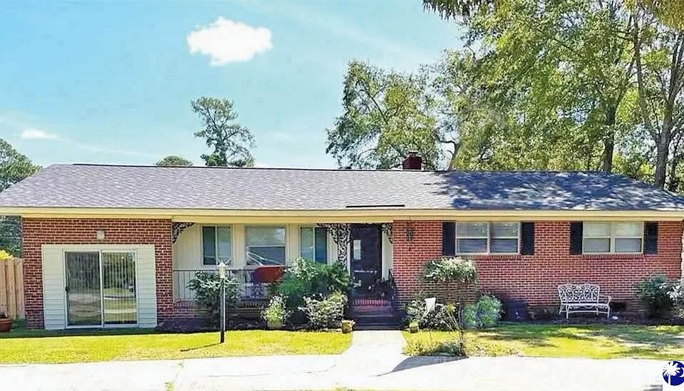 1st image of 1800 Woods Dr