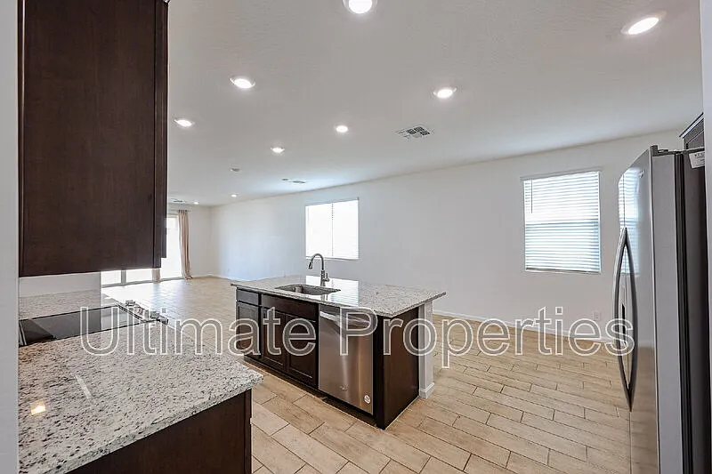 4 bed, 2.0 bath, 1896 sqft, $2,195 — Photo 4