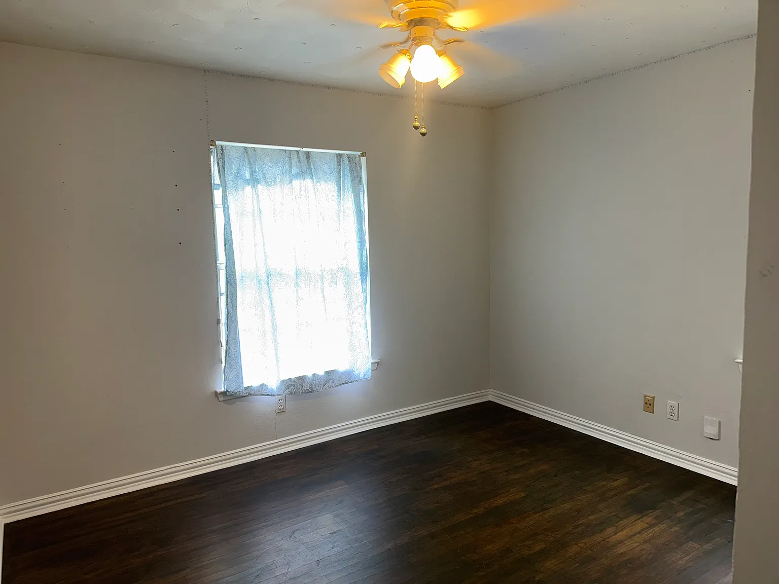 3 bed, 1358 sqft, $2,000 — Photo 4