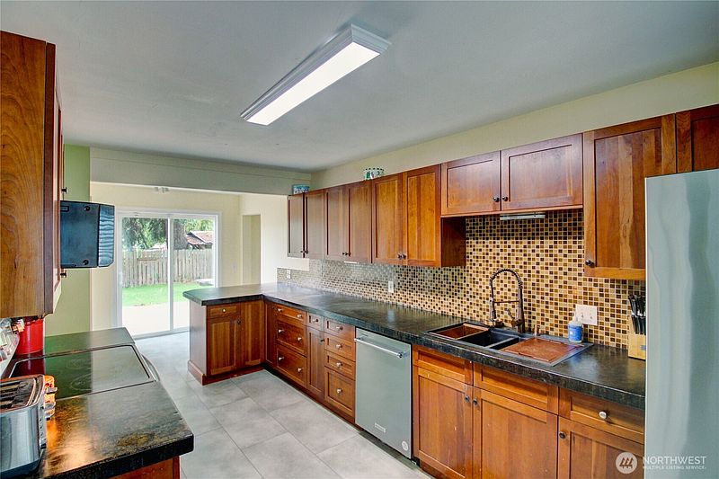 2nd image of 18011 McLean Road