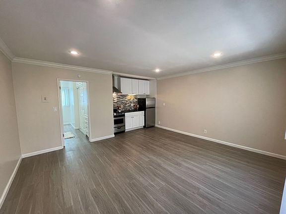 5th image of 361 S Oakland Ave #6