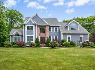 14 High Ridge Cir, Franklin, MA 02038