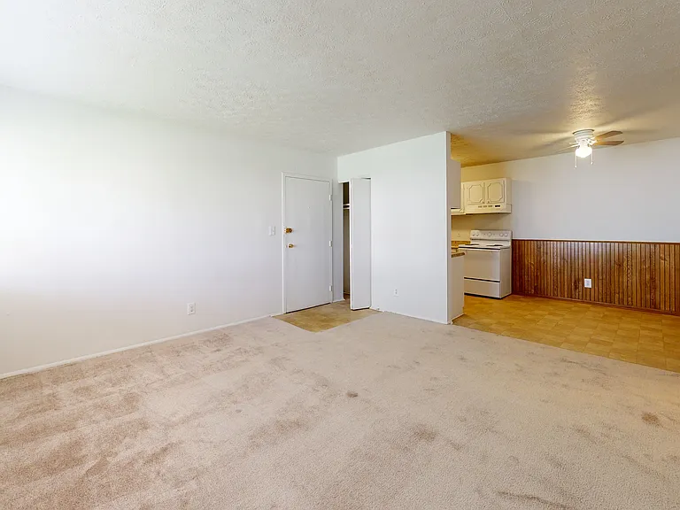 Kendall Manor Apartments — Photo 24