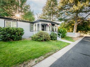 1010 Hemlock Ln, Grants Pass, OR 97527