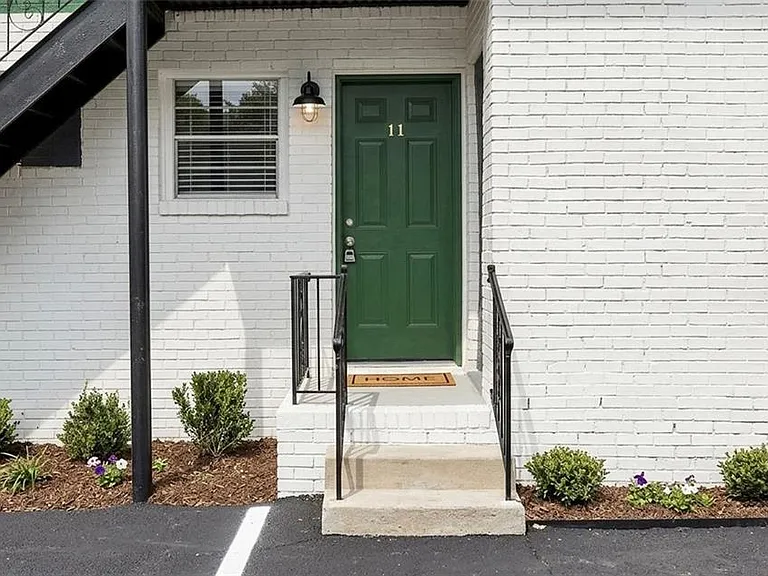 4855 College St #11 — Photo 2