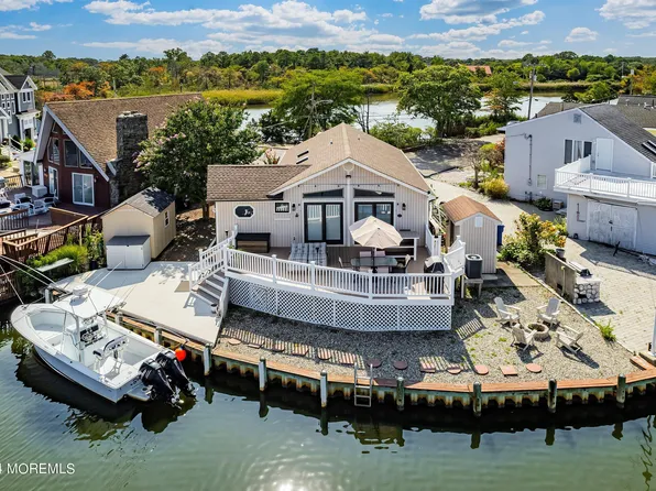 683 Golden Drive, Toms River, NJ 08753