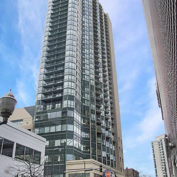 111 W Maple St #1605 — Photo 1