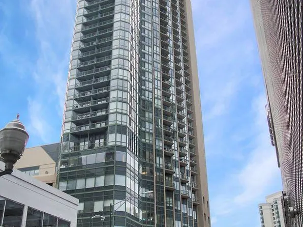 111 W Maple St, Chicago, IL