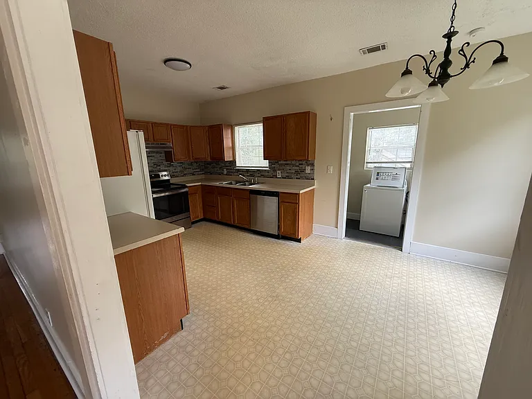 209 Claire St — Photo 21