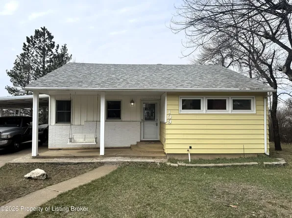 109 6th St N, Hettinger, ND 58639