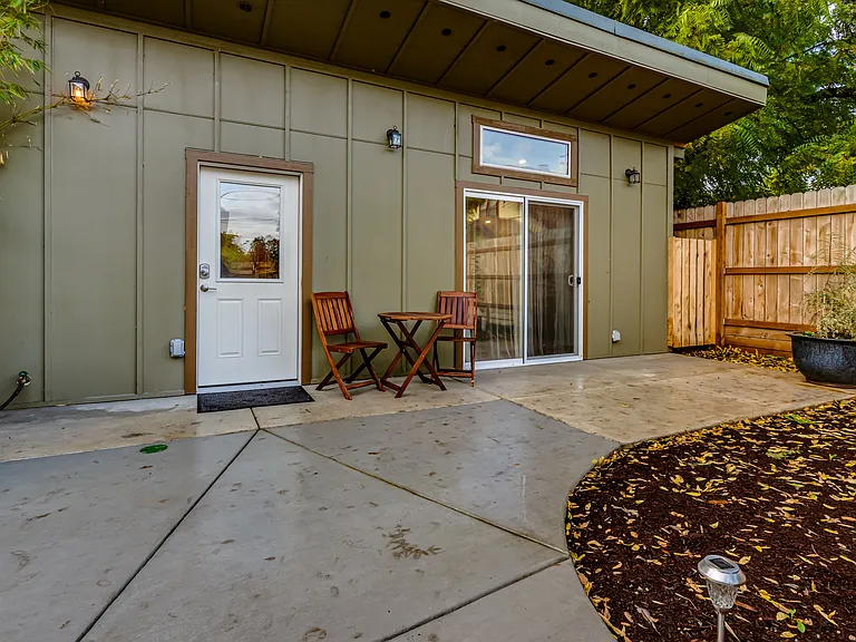 104 Holeman Ave — Photo 53