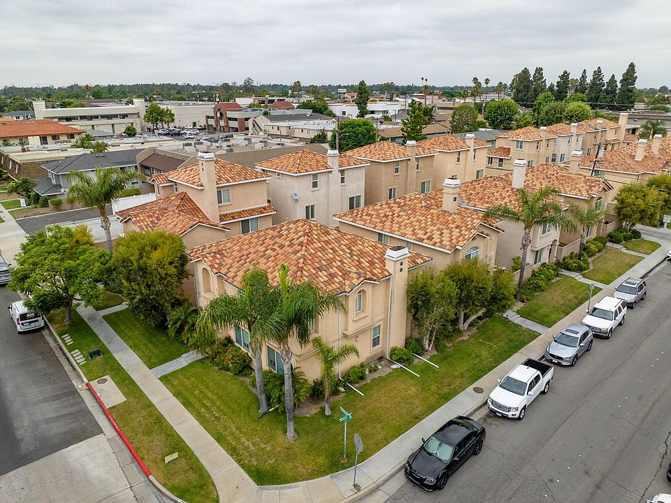 Small complex with 16 units total. Owner covers association dues.