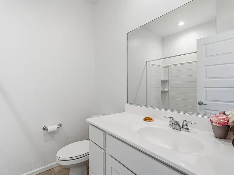 2440 W Bowker St — Photo 16