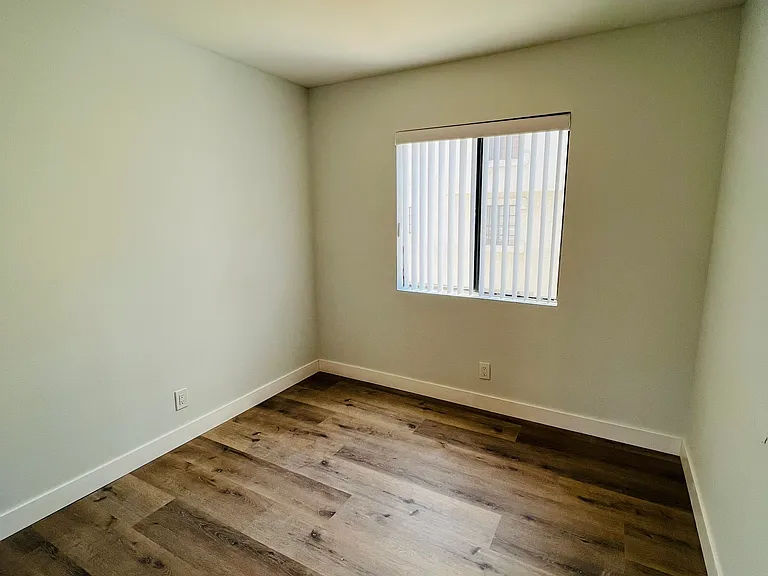 327 La France Ave #E — Photo 10