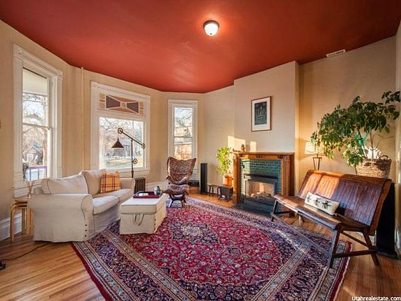 Living room with previous decor (currently painted white)