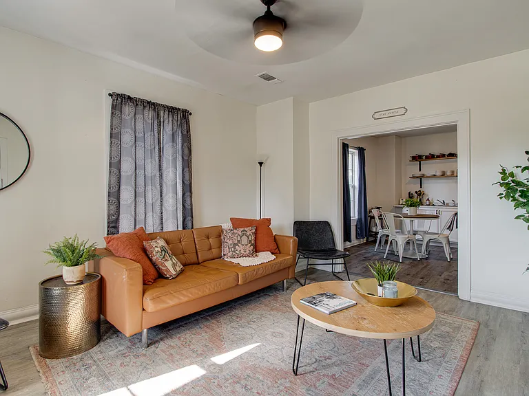 1954 Manila Ave #101 — Photo 2