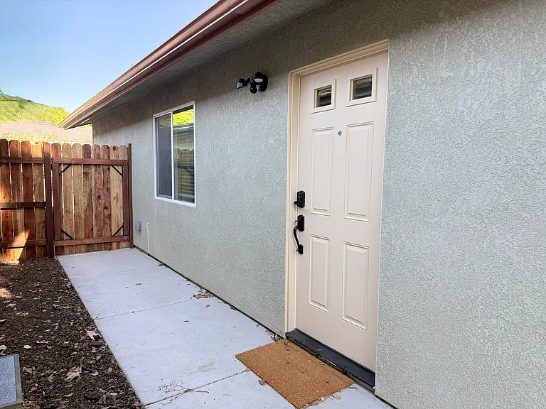 1561 Royal Way — Photo 15