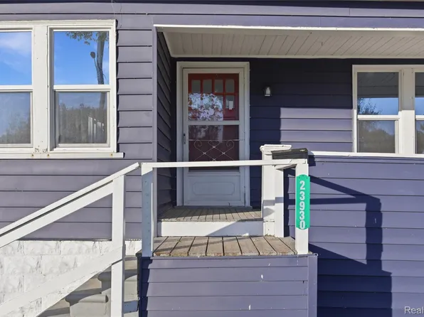 23930 Elmira St, Saint Clair Shores, MI 48082