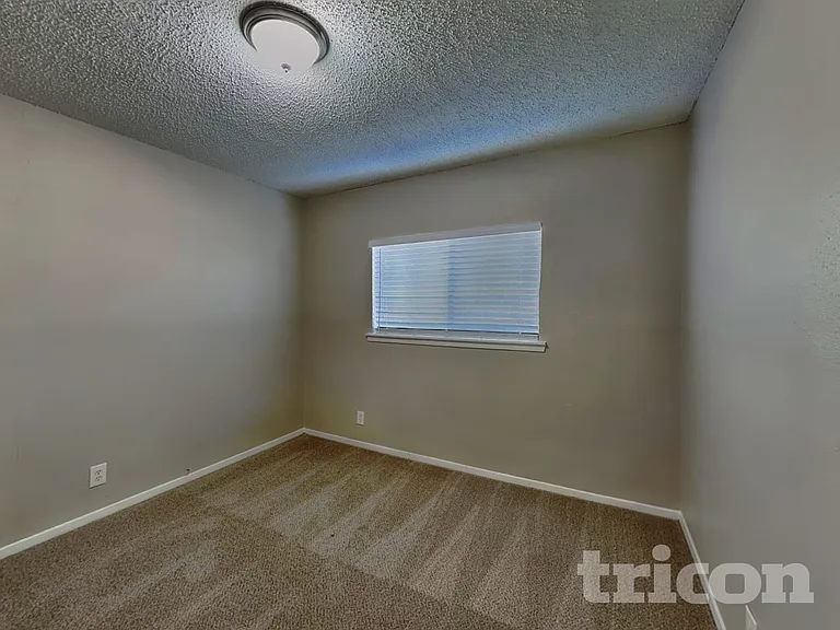 4909 Tiffany Ln — Photo 12