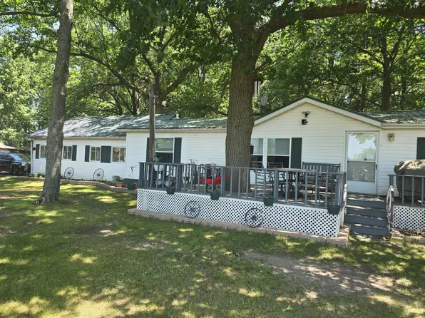 819 S Mount Hope Rd, Crystal, MI 48818