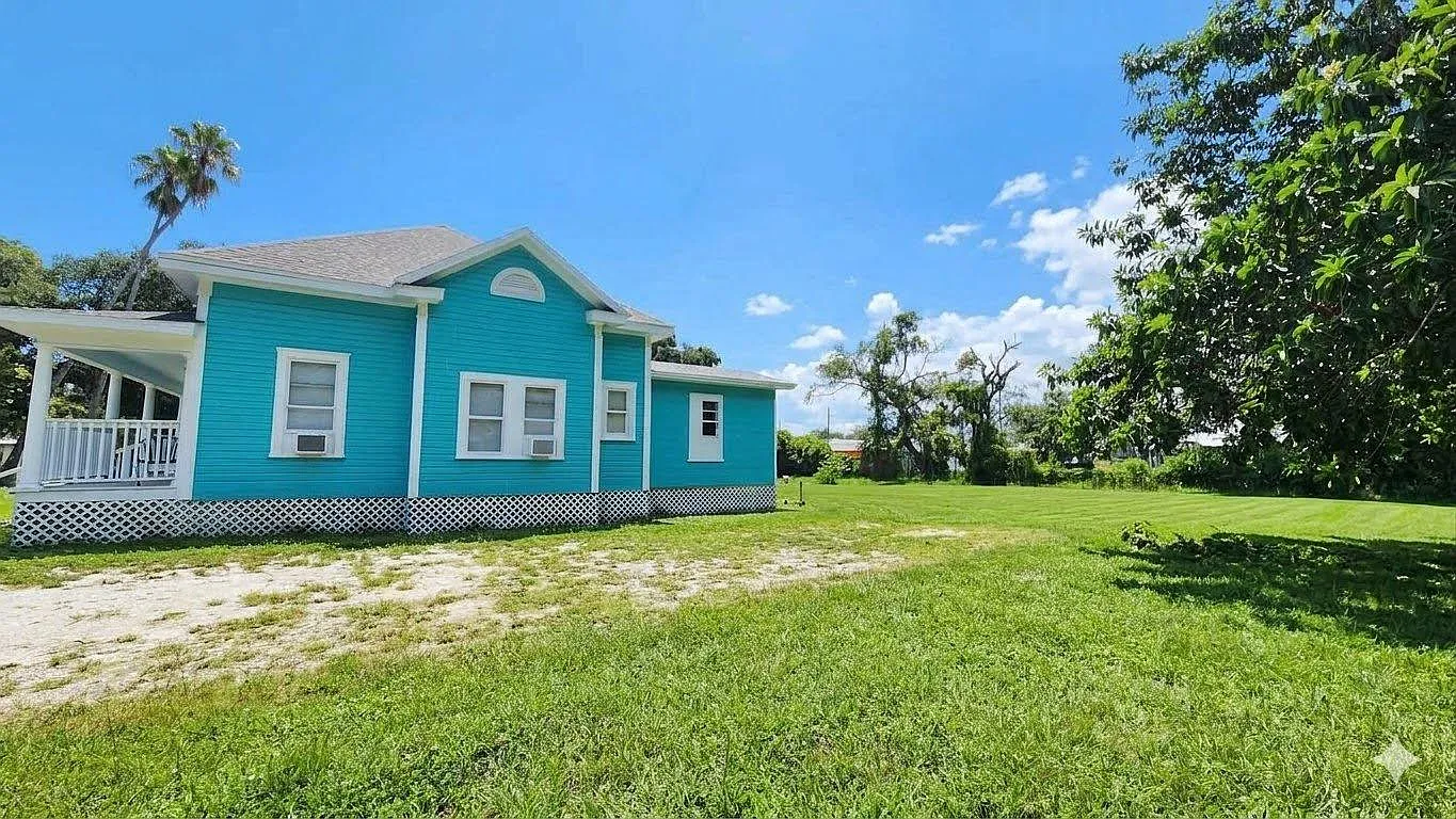 2550 Third St. — Photo 4