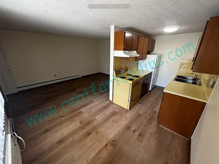 596 W 10th St — Photo 6