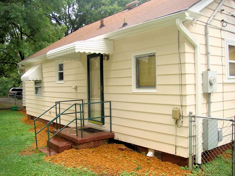1208 Courtland Dr — Photo 29