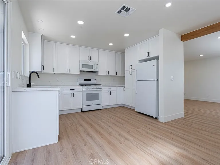 2614 Florida #C — Photo 8