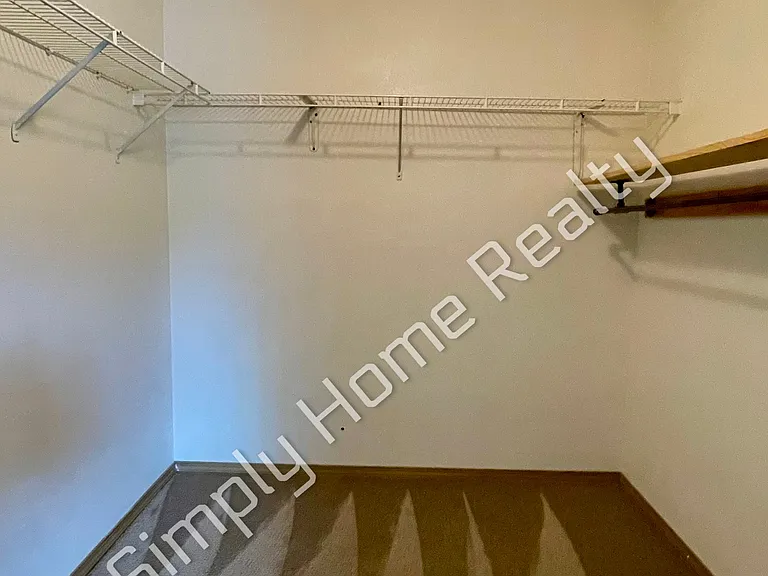 1446 Laredo Dr SE — Photo 16