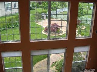 4th image of 37 Hamlet Dr