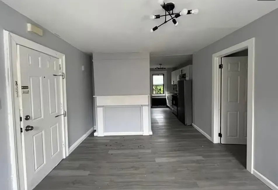 3 bed, 1000 sqft, $2,300 — Photo 3