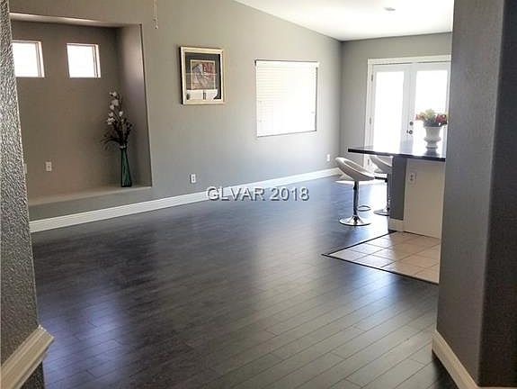 4th image of 327 River Glider Ave