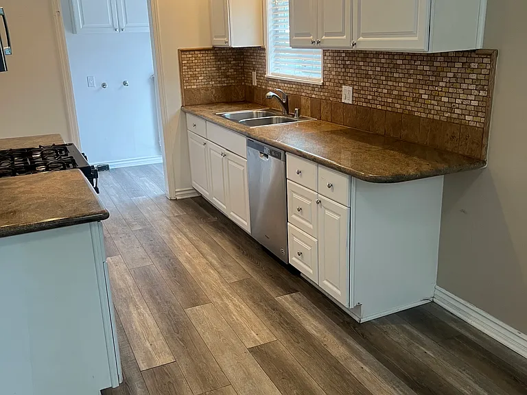 10148 Independence Ave — Photo 3