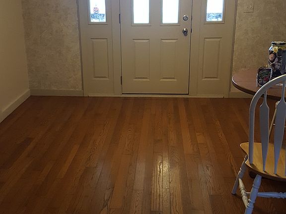 Kitchen/dining and frontdoor