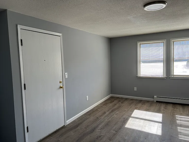 Holly Brook Apartments — Photo 3