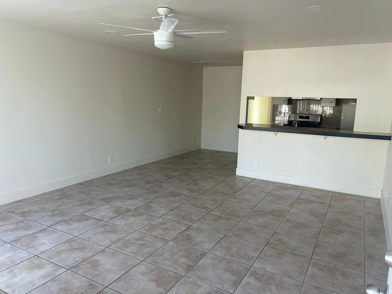 525 S Camino Real — Photo 2