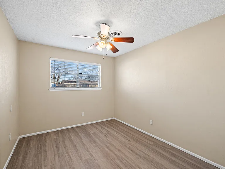5511 16th Pl — Photo 15
