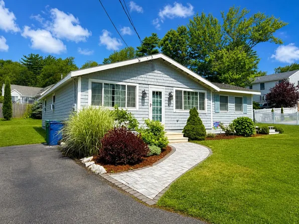 6 Willow Ln, Hampton, NH 03842