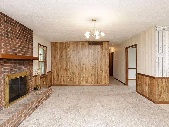 3rd image of 212 Normandy Cir