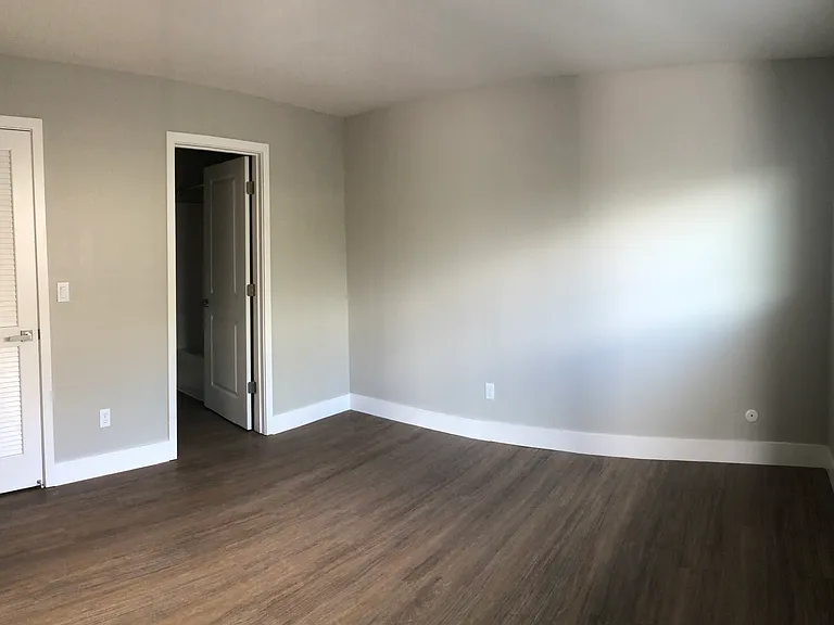 1x1- 540 SQFT - Bedroom